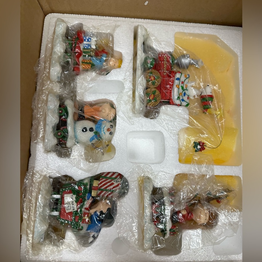 Danbury Mint Snoopy Peanuts Christmas Express Train Set